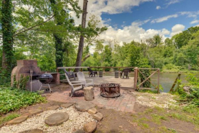 Family-Friendly Riverhouse Fishing and Hot Tub